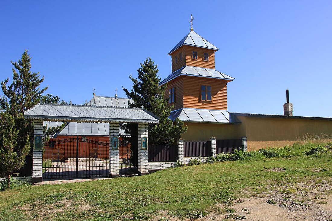 Червона Діброва (Чернівецький район)