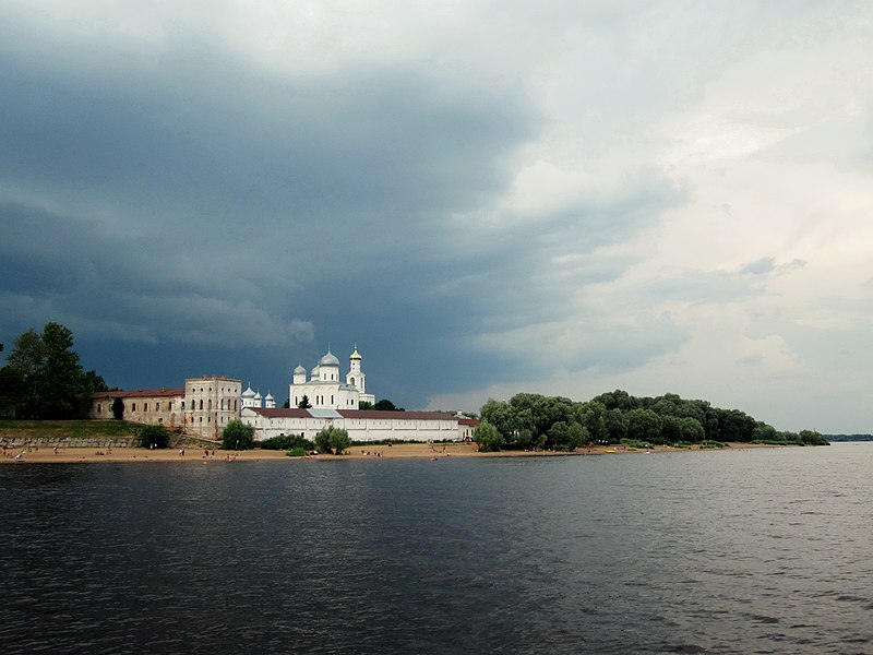 File:Юрьев монастырь, вид с реки Волхов.jpg