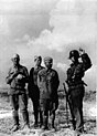 01941 Sowjetische Kriegsgefangene und Waffen-SS Panzergrenadier am 9.07.jpg