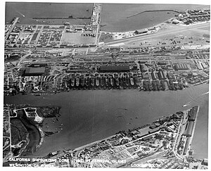 CalShip yard in 1944 11-1-4 CalSB-Wilmington-TermIs-25.jpg