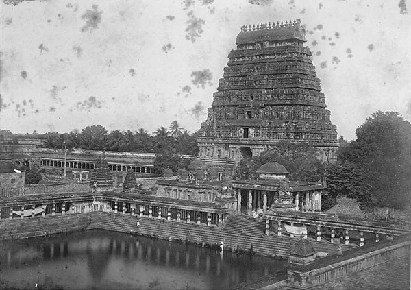 Sivaganga pool and gopuram, ca. 1800-1850.