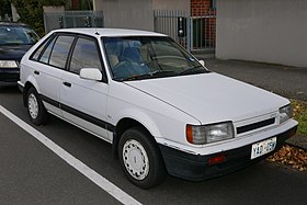 1986 Mazda 323 (BF) MX 5-door hatchback (2015-06-08) 01.jpg