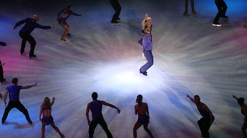 File:2011 - Dancing on Ice (Manchester Evening News Arena) Closing number (5677729017).jpg