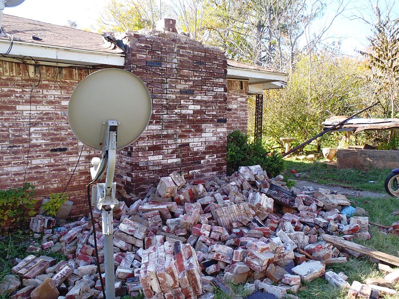 File:2011 Oklahoma earthquake damage.jpg