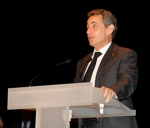 Nicolas Sarkozy prend la parole.