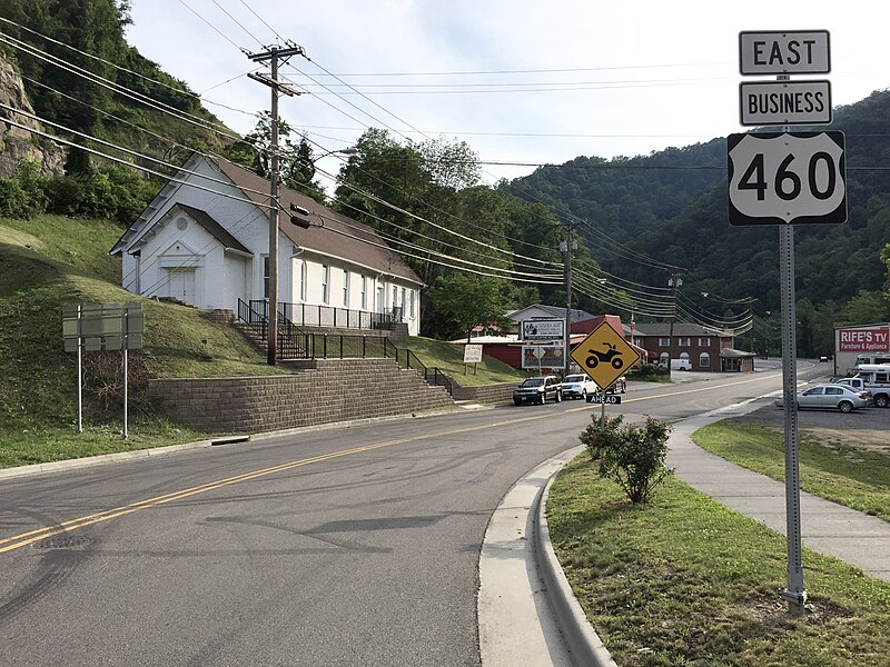 File:2017-06-11 18 38 43 View east along U.S. Route 460 Business (Anchorage Circle) just east of U.S. Route 460 in Grundy, Buchanan County, Virginia.jpg
