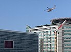 Ein Yanshuf-Hubschrauber (dt. Eule, israelische Version der Sikorsky UH-60) über dem Sourasky Medical Center in Tel Aviv evakuiert am 9. Oktober 2023 im Krieg der Eisernen Schwerter Verwundete vom Schlachtfeld im Gazastreifen. KW 42 (ab 15. Oktober 2023)