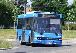 Ikarus 405-ös busz kanyarodik a Fehérvári útra