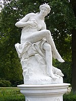 Diane (copie), 1753, marbre, 173 x 91 x 92 cm, Potsdam, château de Sanssouci.