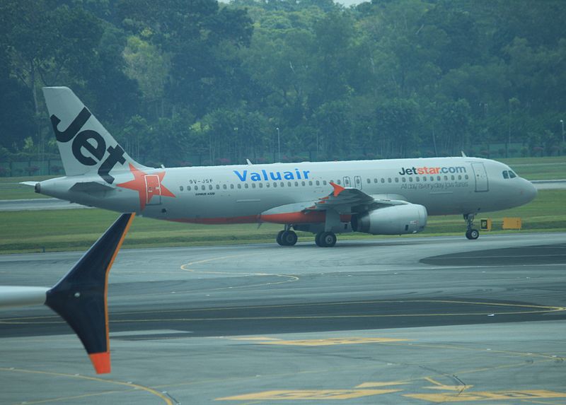 File:9V-JSF Airbus A320-232 (cn 2453) Jetstar Asia. (8519705647).jpg