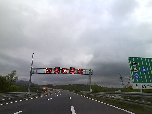 Variable traffic signs on the A6