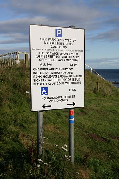 File:A car parking sign at Magdalene Golf Course - geograph.org.uk - 1550101.jpg