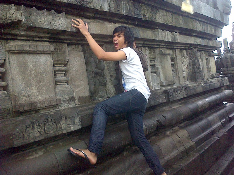 File:Alexander Ryo di Candi Prambanan.jpg