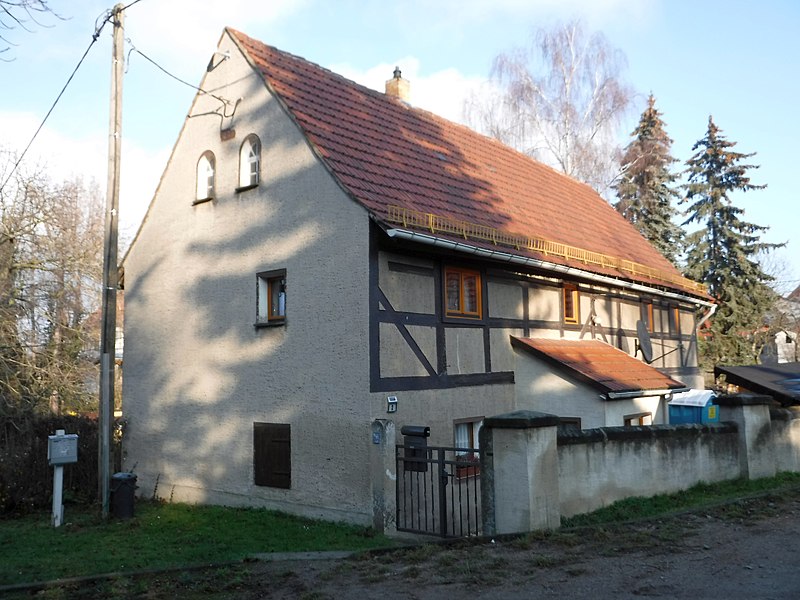 File:An der Kirche 2, Constappel.jpg