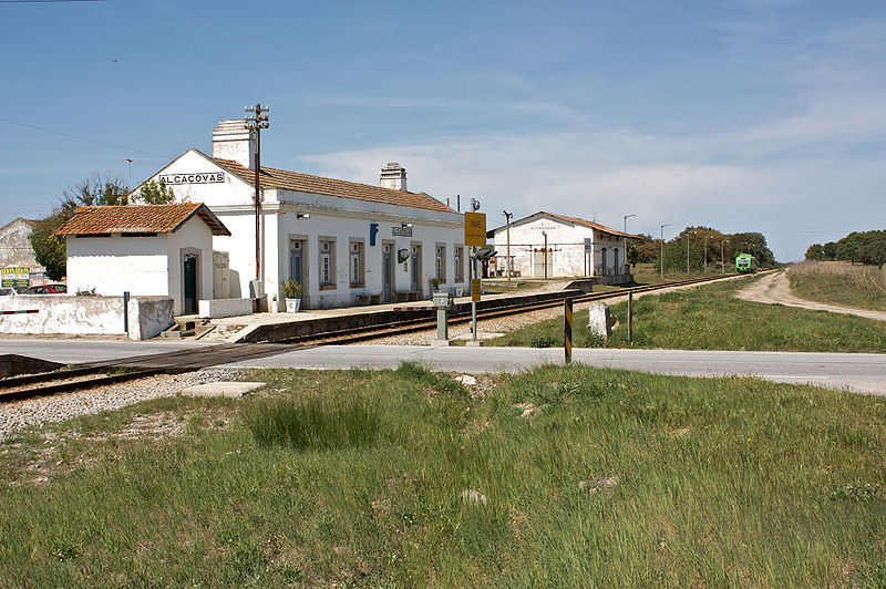 File:Apeadeiro de Alcáçovas, 2009.04.05.jpg