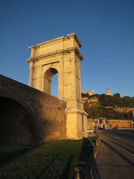 File:Arco tramonto.jpg