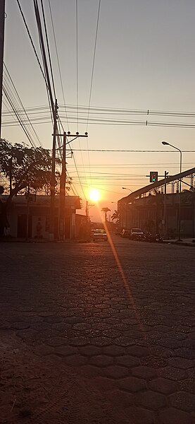 File:Atardecer en una calle de Cobija.jpg