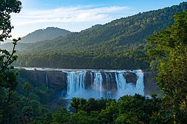 Les chutes d'Athirapally, formées par le Chalakudy. Après la mousson.