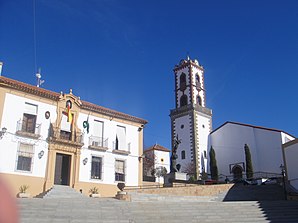Ayuntamiento e iglesia de Ntra. Sra. del Castillo (Fuente Obejuna).JPG