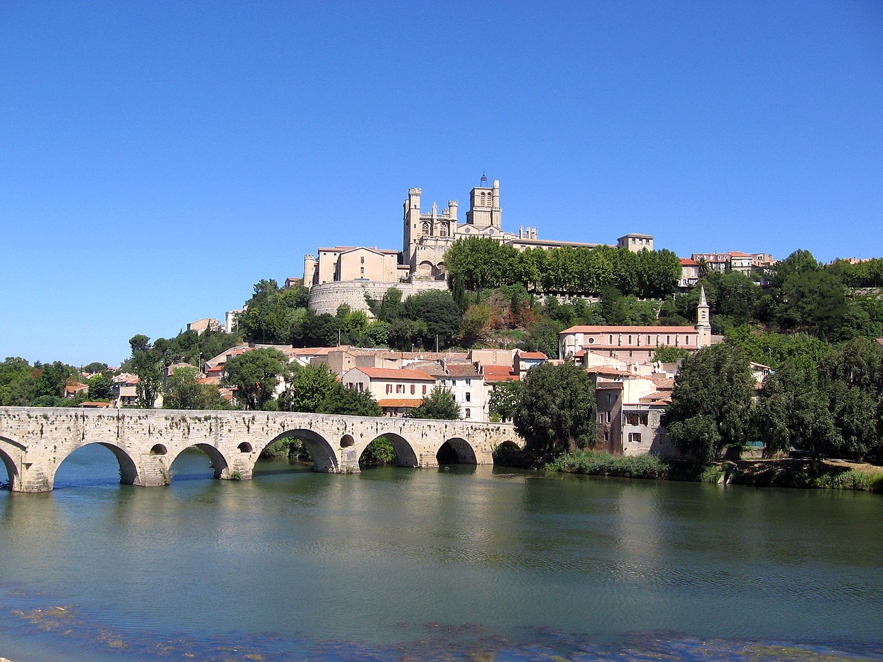            Béziers 1280px-B%C3%A9ziers_St_Nazaire_Pont_Vieux