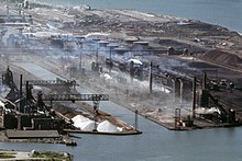 A Bethlehem Steel plant at Lake Erie in Buffalo, New York in 1973 BETHLEHEM STEEL PLANT ON THE LAKE ERIE WATERFRONT JUST BELOW BUFFALO - NARA - 549508.jpg