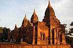 Bagan, skupina Hpaya-thon-zu.JPG