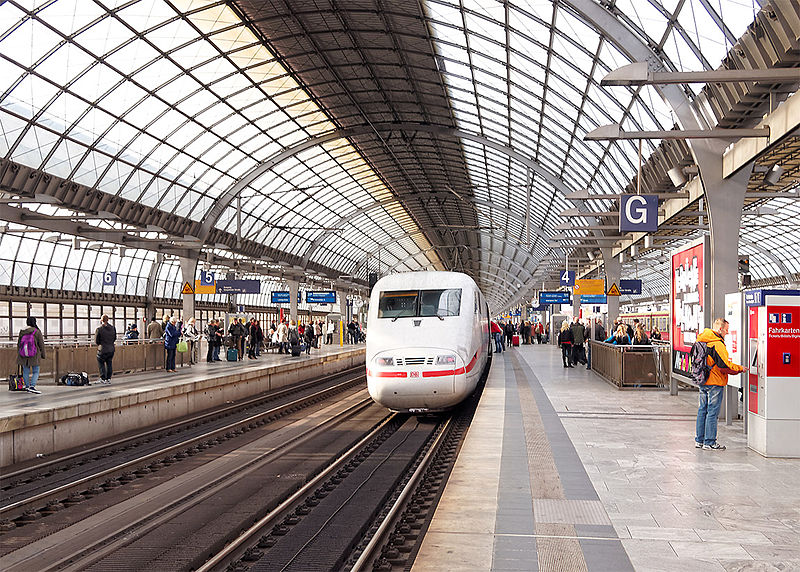 File:Bahnhof Berlin-Spandau ICE1.jpg