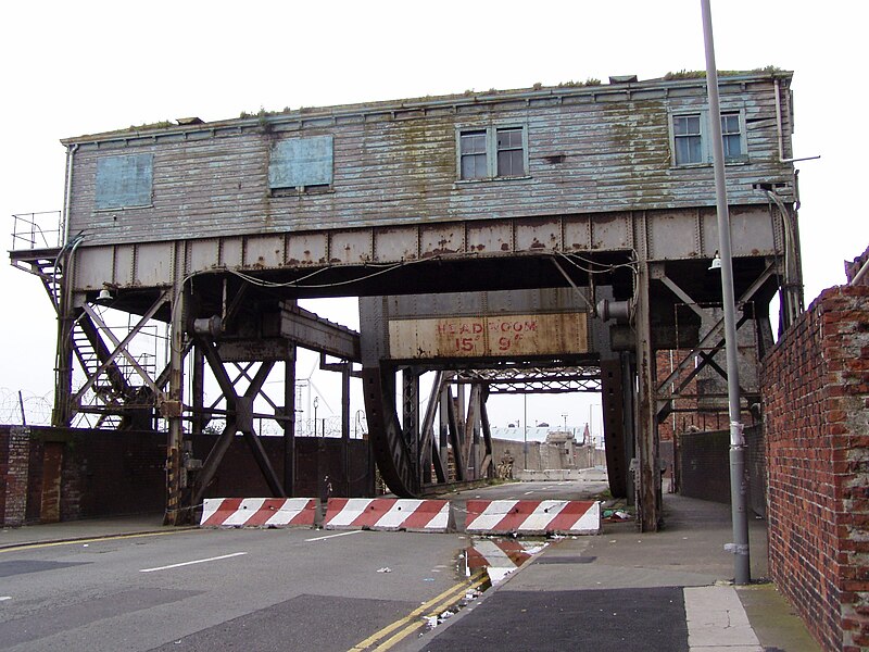 File:Bascule Bridge on Dock Road.jpg