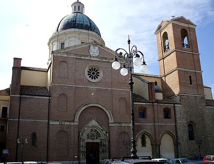 West front of the cathedral Basilica san tommaso.JPG
