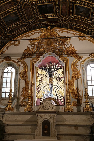 File:Bastia, oratorio della santa croce, interno, cristo nero rinvenuto tradizionalmente nel 1428, 01.jpg