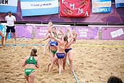 Deutsch: Beachhandball bei den Olympischen Jugendspielen 2018; Tag 6, 12. Oktober 2018; Mädchen, Hauptrundenspiel – Ungarn-Niederlande 2:1 English: Beach handball at the 2018 Summer Youth Olympics at 12 October 2018 – Girls Main Round – Hungary-Netherlands 2:1