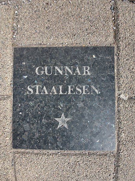 File:Bergen Walk of Fame - Gunnar Staalesen.jpg