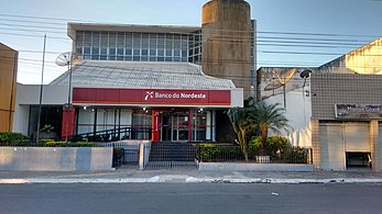 弗洛里亚努，該州人口第五多的市鎮。圖為在當地的東北銀行（葡萄牙語：Banco do Nordeste）建築。
