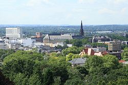 Panorama del centro dall'alto della torre di Bismarck nel parco civico