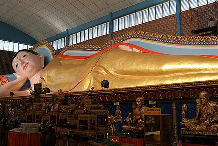 Wat Chaiyamangkalaram's reclining Buddha statue is the world's third longest. Bouddha couche du temple Thai de Penang.jpg