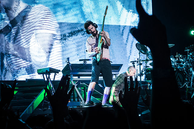 Linkin Park performing at Soundwave 2013, during the Living Things World Tour.