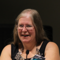 Lois McMaster Bujold yn 2012.