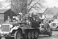 Bundesarchiv Bild 183-H26408, Rückzug deutscher Truppen auf Breslau.jpg