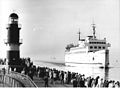 Bundesarchiv Bild 183-M0930-011, Warnemünde, pier, lighthouse, ferry.jpg