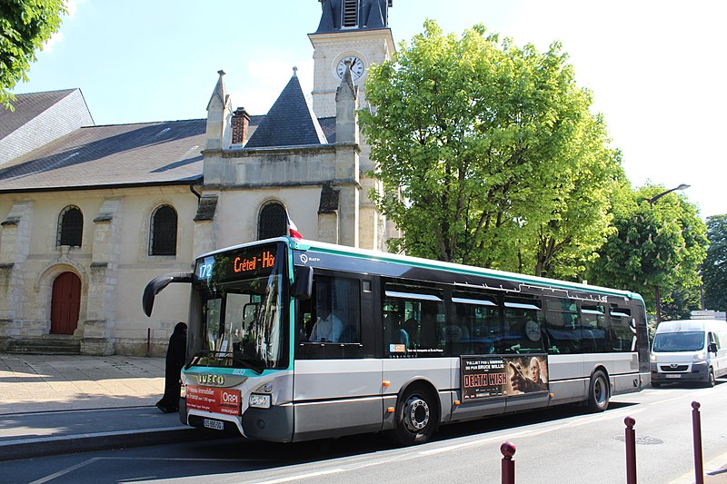 File:Bus ligne 172 Arrêt Sous préfecture Haÿ Roses 1.jpg