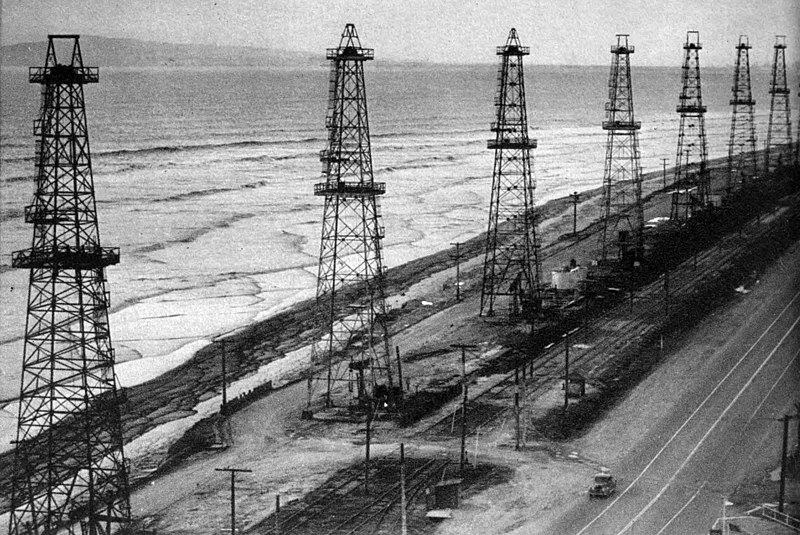 File:California a guide to the Golden state - Oil Wells along Huntington Beach.jpg