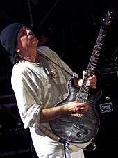 Carlos Santana 2005.jpg