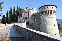 Castello di Brescia, l'ingresso alla cinta viscontea (5437915503).jpg