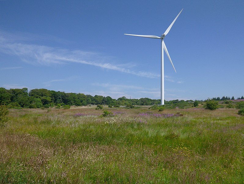 File:Cathkin Braes wind turbine (geograph 3570374).jpg