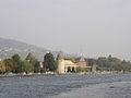 Vista del castillo de Role desde el lago de Ginebra