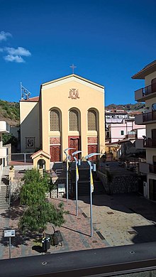 Prospetto principale della chiesa di Santa Maria di Porto Salvo e piazzale antistante