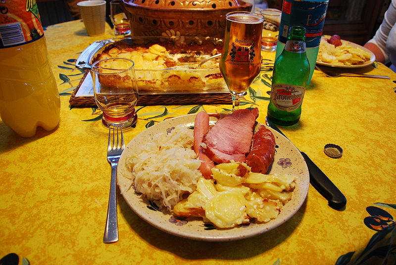 File:Choucroute et bière alsaciennes.jpg