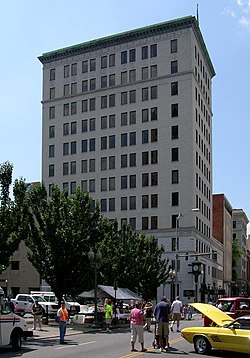 Koloniales Nationalbankgebäude in Roanoke, Virginia.jpg