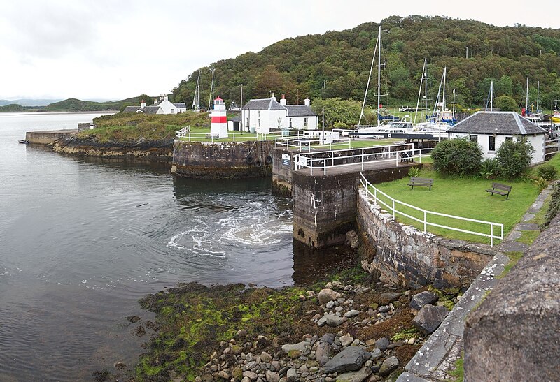 File:Crinan (6133092406).jpg