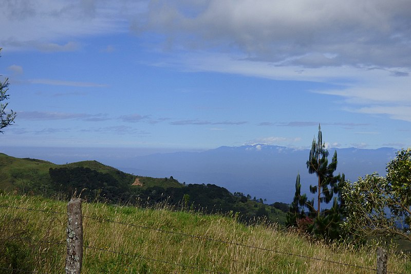 File:Cruce de Cordillera Central - Vista desde Salento arriba hacia occidente (14541642078).jpg